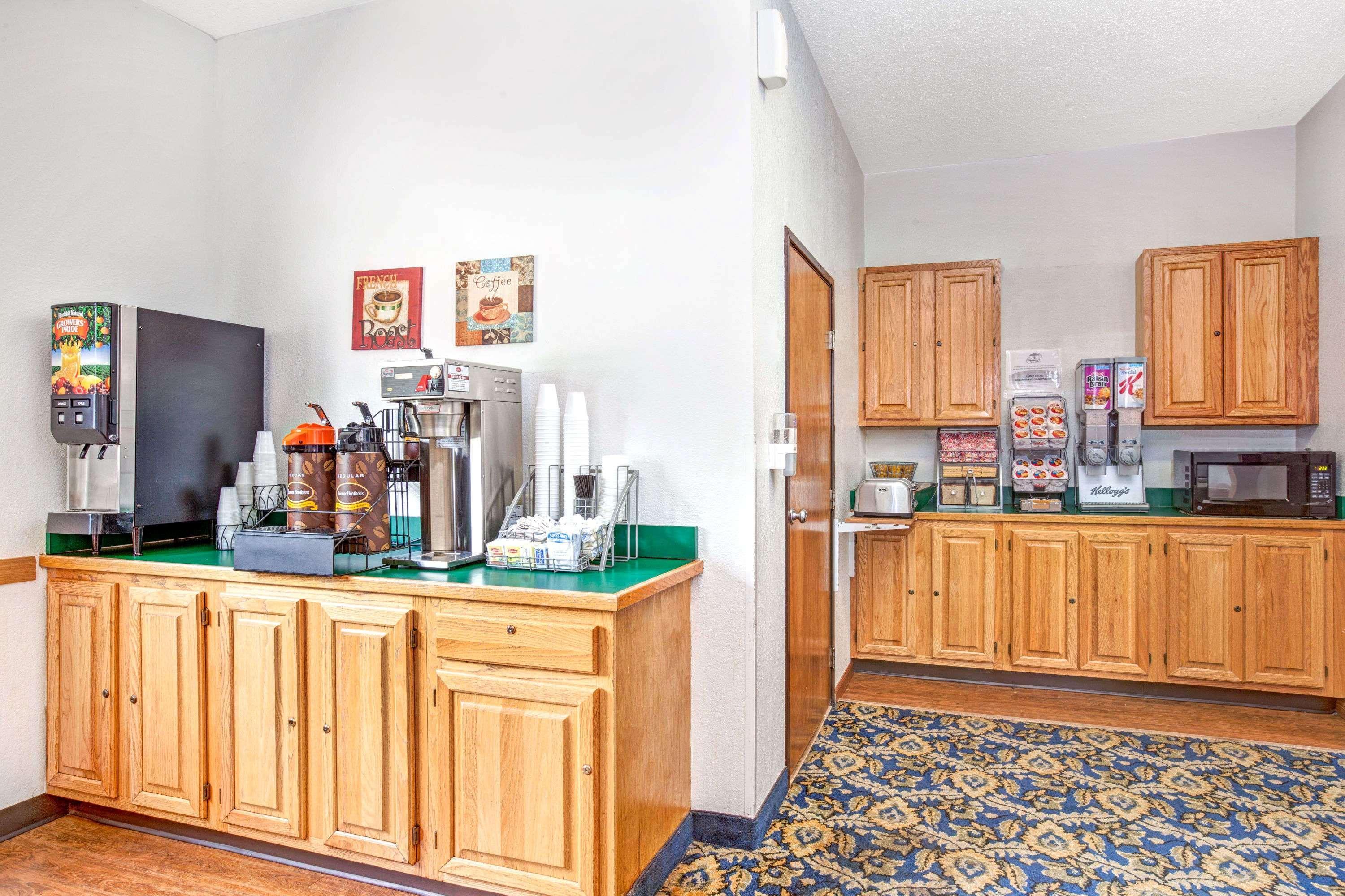 Super 8 By Wyndham Mahwah Hotel Luaran gambar